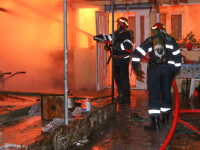 Incendiu de proporţii în Capitală: patru case au ars. ”Încă folosesc sobe”