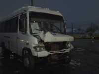 Accident grav pe DN1 între un microbuz şi o autoutilitară