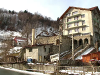 Românii care au investit în cabane, fără să aibă suficienți turiști. Cu ce preț le vând