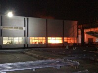 Incendiu major în București. O hală cu bazine cu zinc și acid clorhidric, cuprinsă de flăcări