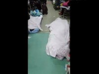 Cadavre pe holul unui spital din China