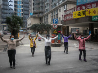 Locuitori din Wuhan, epicentrul epidemiei din China, încearcă să-și continue activitățile zilnice