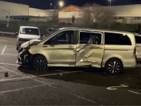 Un angajat Mercedes a distrus cu un excavator 69 de mașini după ce a fost concediat. Pagubele se ridică la 5 milioane de euro