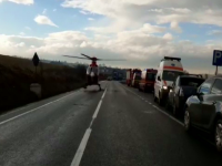 Doi copii și mama lor, duși cu elicopterul SMURD la spital direct de pe șosea, în Cluj. Ce s-a întâmplat