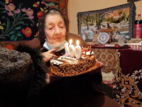 O femeie din Dâmbovița a împlinit 100 de ani și citește fără ochelari. Care este secretul longevității sale