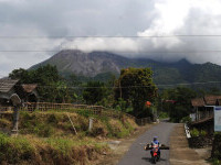 Vulcanul Merapi a erupt în Indonezia. Se află în 