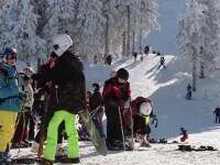 Aglomerația, la ordinea zilei pe pârtiile de schi. Surpriza de care au avut parte turiștii din Poiana Brașov