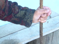 Bătrână de 80 de ani din Bacău, tâlhărită și violată de un adolescent. A stat cu ea toată noaptea