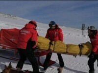 Operațiune de salvare la Sinaia pentru un bărbat care a fost găsit dormind beat pe pârtie, complet acoperit de zăpadă