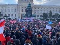 Mii de oameni au participat la un protest în Viena împotriva restricţiilor din pandemie