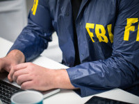 FBI: Mandat de arestare pentru o femeie care ar fi furat laptopul lui Nancy Pelosi din Capitoliu, pentru a-l vinde Rusiei