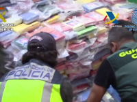 Două tone de cocaină, descoperite în containere cu saci de cărbuni în Spania. Cum ascundeau traficanții banii