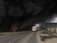 Incendiu de mai bine de 24 de ore la platforma de reciclare de la marginea Buzăului