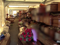 VIDEO. Sute de sicrie, depozitate unele peste altele într-un cimitir din Palermo, în așteptarea înmormântării