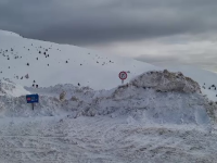 O avalanșă în Munții Bucegi a blocat o șosea din Dâmbovița. Avertismentul autorităților