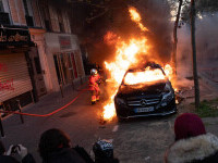 Aproape 900 de mașini au fost incendiate în Franța, în noaptea de Revelion. Ce spun autoritățile despre această tradiție