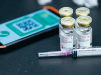 Americanii vaccinați complet cu Pfizer vor putea primi rapelul după cinci luni, în loc de şase