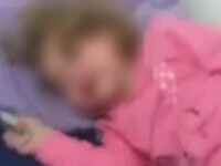 Imagini șocante. O mamă din Constanța s-a filmat în timp ce își bate fetița pentru a se răzbuna pe soțul ei