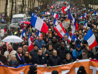 Proteste masive în Franța. Antivacciniștii îi dau replica lui Macron: Te vom scoate din sărite