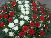 Preoții dintr-o comună sibiană nu mai vor coroane de flori la înmormântări. Care este motivul