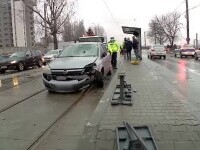 Două tinere care așteptau tramvaiul au fost lovite de o mașină, în Craiova. Val de accidente în sudul țării