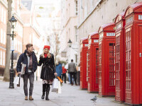 Celebrele cabine telefonice din Londra, transformate în librării, mini-cafenele sau în puncte de prim-ajutor