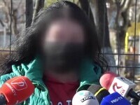 Mama unei fete în clasa a opta din Galați susține că, de aproape trei ani, fata este batjocorită de două colege de clasă