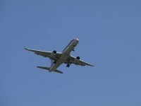 Un avion care zbura pe ruta Miami-Londra a făcut cale întoară, după ce o pasageră a refuzat să poarte mască