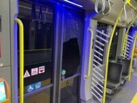 Tramvaiele electrice, ținta vandalilor din Iași. Pagubele sunt de mii de euro: ”E lipsă de educație”