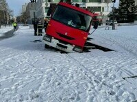 Două autospeciale au căzut în fântâna arteziană din centrul orașului Satu Mare. FOTO și VIDEO