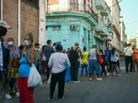 Reportaj AFP în Cuba comunistă. Oamenii stau și 8 ore la coadă, ca să cumpere mâncare