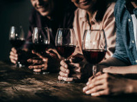 Studiu: Consumul de vin roșu ar putea ajuta organismul să prevină infectarea cu Covid-19