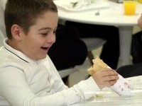 Obezitatea la copii a devenit o problemă în România. Soluțiile ieftine și sănătoase găsite de unele școli