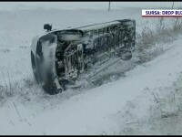Trafic de coșmar în țară din cauza ninsorilor. Zeci de mașini s-au răsturnat ori au rămas blocate