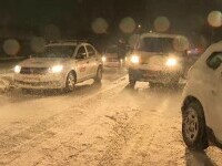 Vremea extremă a blocat drumurile din România. Ninsorile și viscolul au ținut mii de oameni ostatici în mașini, în frig
