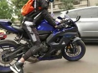 Legea șoferilor amatori care pot conduce și motociclete, atacată de Klaus Iohannis la Curtea Constituțională. Motivele