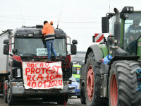 Transportatorii și fermierii anunță că vor continua protestele, după negocierile de la Guvern. „Rămânem în stradă”