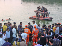 15 elevi şi un profesor au murit, după ce barca în care se aflau s-a răsturnat în India