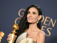 Demi Moore globurile de aur 2025