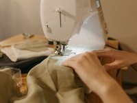 (P) 7 pași pentru a personaliza hainele cu ajutorul mașinii de cusut