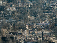 Incendiile din Los Angeles sunt tot mai violente, alimentate de rafale. Bilanțul deceselor a crescut, pagubele sunt imense