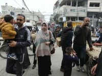 „Mă simt din nou vie”. Mii de palestinieni au ieşit în stradă în Gaza după începerea armistiţiului dintre Israel şi Hamas