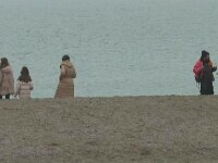 Plaje pustii și cherhanale pline. Cum au profitat turiștii de vremea nefavorabilă pe litoral