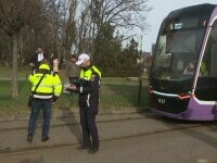 Femeie, lovită de tramvai în Timișoara când traversa pe roșu. Vatmanița nu a reușit să oprească la timp