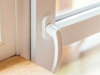 (P) Cum repari o broască blocată la o ușă de termopan de interior