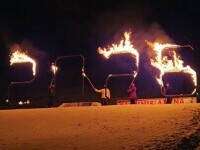 Cum au petrecut românii care au ales să meargă la munte de Revelion. Spectacol cu flăcări la -13 grade, în Păltiniș