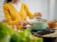 bucatarie gatit mancare