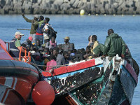 Șapte cadavre și 96 de persoane au fost recuperate după ce o barcă s-a răsturnat în Gambia. Ruta rămâne cea mai periculoasă