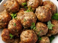 Chiftele de porc ca la mama acasă. Rețeta clasică pentru chiftele pufoase, suculente și aromate, explicată pas cu pas