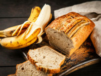 Chec cu banane pufos: rețeta simplă de banana bread care iese perfect de fiecare data